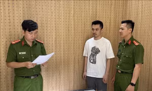 Khởi tố nhân viên ngân hàng chiếm đoạt tài sản của khách