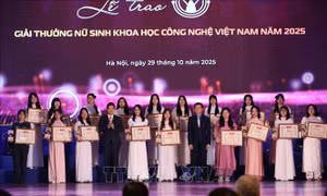 Trao giải thưởng tôn vinh các nhà khoa học trẻ, nữ sinh khoa học công nghệ