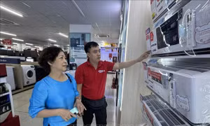 Thị trường điện máy Hà Nội 'tăng nhiệt' ngay đầu mùa hè