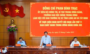 Đồng chí Phan Đình Trạc kiểm tra việc thực hiện Nghị quyết Đảng tại Long An và Tây Ninh