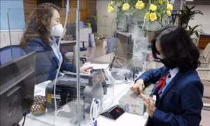 Ngân hàng tiếp tục tăng lãi suất nhằm thu hút dòng vốn nhàn rỗi từ dân cư