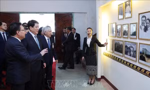 Chủ tịch nước Lương Cường thăm Nhà lưu niệm Chủ tịch Souphanouvong