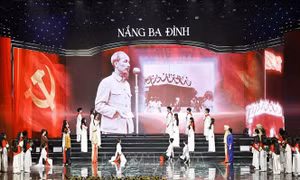 Chủ tịch Quốc hội Trần Thanh Mẫn dự Chương trình nghệ thuật chính luận ‘Nắng Ba Đình’