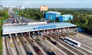 Cảnh sát giao thông đo tốc độ 24/24 giờ trên cao tốc TP Hồ Chí Minh – Vân Phong