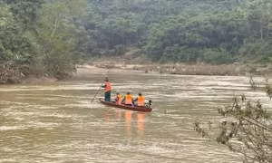 Vụ 2 học sinh đuối nước trên sông Nậm Mộ, Nghệ An: Tìm thấy thi thể nạn nhân còn lại 