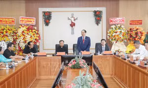 Phó Chủ tịch Quốc hội Trần Quang Phương chúc mừng Giáng sinh tại Tòa Giám mục Giáo phận Cần Thơ