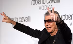 Huyền thoại thời trang Roberto Cavalli qua đời ở tuổi 83