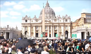 Hàng chục nghìn người đổ về Vatican tiễn biệt Giáo hoàng Francis