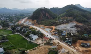 Tuyên Quang tạo đột phá phát triển hạ tầng giao thông - Bài 2: Hoàn thiện các trục kết nối vùng phụ cận
