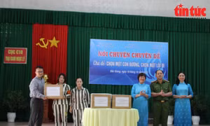 Trò chuyện chuyên đề hướng thiện và tặng sách cho nữ phạm nhân tại Trại giam Ngọc Lý