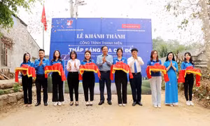 Đoàn thanh niên VNews khánh thành công trình 'Thắp sáng địa chỉ đỏ'