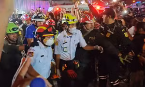 Động đất tại Thái Lan: Chạy đua để cứu hơn 100 người bị mắc kẹt trong tòa nhà bị sập
