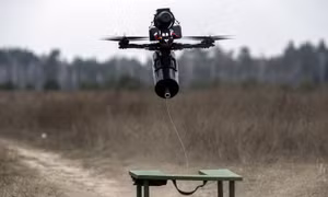 Video binh sĩ Nga vô hiệu hoá UAV Ukraine bằng kéo y tế