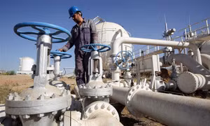 Macquarie: Giá dầu thế giới có khả năng giảm xuống mức thấp kể từ năm 2021