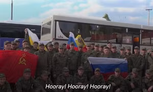 Video tù binh Nga khi được thả tự do trong cuộc trao đổi mới nhất với Ukraine