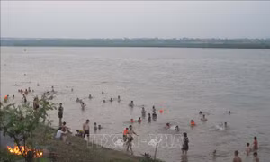 Cảnh báo nguy hiểm ở các bãi tắm tự phát ở Hà Nội
