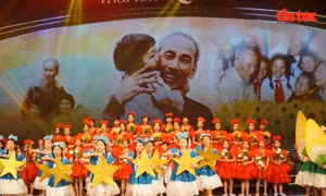 Lan tỏa tư tưởng Hồ Chí Minh qua chương trình nghệ thuật chính luận ‘Sáng mãi tên Người’
