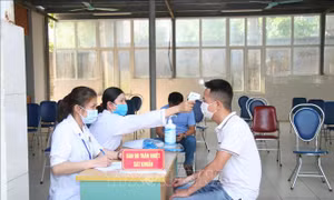 Tình hình COVID-19 ngày 5/7: Lần đầu vượt mốc 1.000 ca nhiễm/ngày; dịch diễn biến phức tạp tại các địa phương phía Nam; Hà Nội thêm các ca dương tính tại Mỹ Đức, Đông Anh