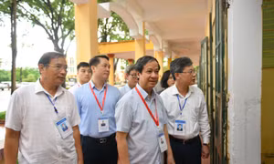 Bộ trưởng Bộ GĐ-ĐT Nguyễn Kim Sơn kiểm tra điểm thi tại các địa phương