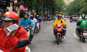 Nhiều người dân Hà Nội chủ quan không đeo khẩu trang phòng dịch COVID-19 