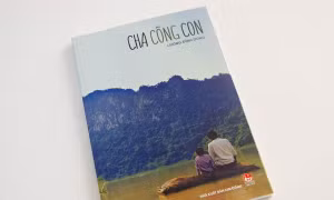 'Cha cõng con'- cảm động về tình cảm gia đình