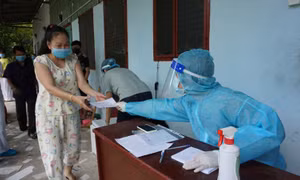 Tình hình COVID-19 ngày 25/10: Số ca mắc tăng tại một số địa phương; TP Hồ Chí Minh chưa cho quán ăn phục vụ tại chỗ