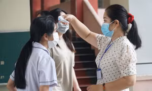 Tình hình COVID-19 ngày 3/1: Ca nhiễm mới cao nhất nước, Hà Nội có thêm 10 quận huyện dừng cho học sinh tới trường