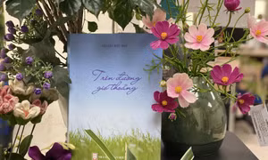 Sâu nặng nghĩa tình trong tập thơ ‘Trên đường gió thoảng’