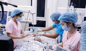 ‘Nóng’ trong ngày: Mổ thành công tách cặp song sinh dính liền hiếm gặp