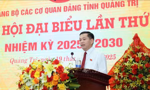 Xây dựng Đảng bộ vững mạnh gắn với đội ngũ cán bộ bản lĩnh, trí tuệ