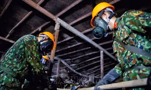 Lực lượng Quân đội phối hợp quan trắc, tẩy độc tại Công ty Rạng Đông