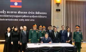 Chủ tịch Khamtay Siphandone hết mình vun đắp cho mối quan hệ hữu nghị vĩ đại Việt - Lào