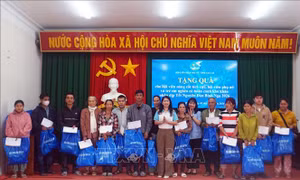 Thiết thực chăm lo Tết cho người lao động, gia đình có hoàn cảnh khó khăn