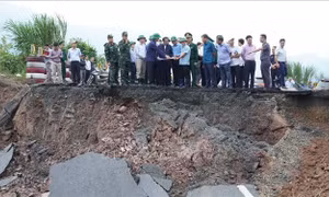 Phó Thủ tướng Lê Văn Thành kiểm tra công tác khắc phục hậu quả mưa lũ tại Quảng Trị