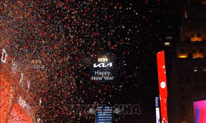 New York thắp sáng quả cầu pha lê đón Năm mới 2024 