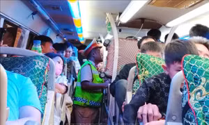 Xử phạt lái xe và chủ xe khách do không có giấy phép lái xe, chở vượt số người quy định