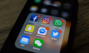 Google cảnh báo phần mềm gián điệp nhắm đến điện thoại sử dụng iOS và Android