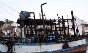 Hỏa hoạn thiêu rụi 1 tàu cá và 3 căn nhà tại thành phố Rạch Giá