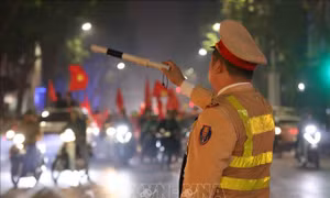 Bắt giữ 7 đối tượng đốt pháo sáng trong đêm 'đi bão'