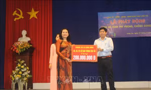 Dịch COVID-19: Tặng Bằng khen của Thủ tướng Chính phủ cho 25 tập thể, cá nhân