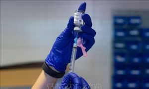 Tây Ban Nha đón em bé sơ sinh đầu tiên có 'lá chắn' virus SARS-CoV-2