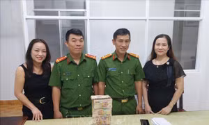 Trao trả gần 1 tỷ đồng chuyển khoản nhầm