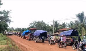 Campuchia thông báo mở rộng vùng cấm bay - Thái Lan đóng cửa trường học