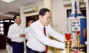 Chủ tịch Quốc hội Trần Thanh Mẫn tưởng nhớ, tri ân cố Chủ tịch Quốc hội Nguyễn Hữu Thọ