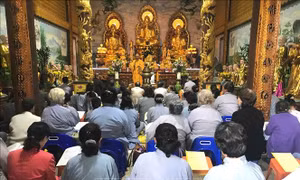 Cộng đồng người Việt tại Lào đón Tết Nguyên tiêu, cầu quốc thái dân an