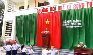 Rộn ràng khai giảng năm học mới tại huyện đảo Trường Sa