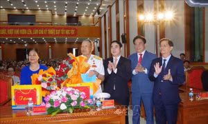 Hy sinh thầm lặng của người có chồng và con cùng là liệt sĩ phi công