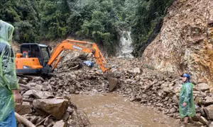 Mưa lớn gây sạt lở trên đèo Ô Quý Hồ - Lào Cai