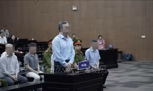 Cựu Thứ trưởng Bộ Công thương Hoàng Quốc Vượng hầu tòa do sai phạm tại Dự án điện mặt trời