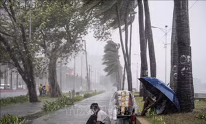  Bão Yutu càn quét Philippines, khoảng 10.000 người phải sơ tán khẩn